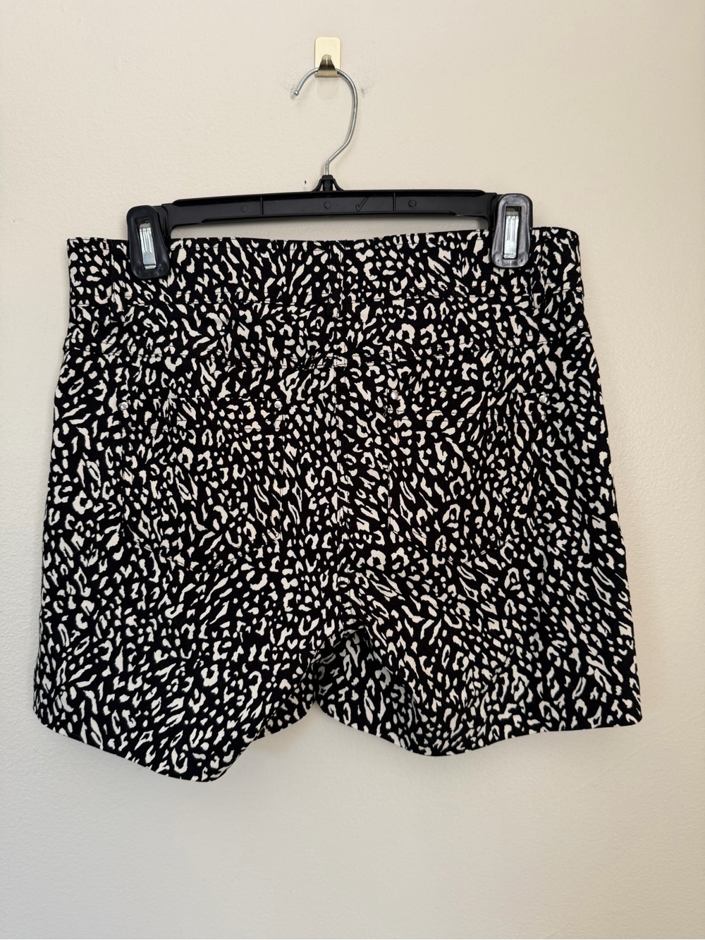 89th & Madison Black and White Animal Print Jean Shorts Size 6 - Picture 8 of 13